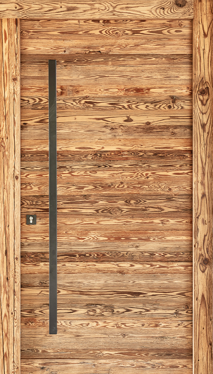Altholz-Haustür Nr. 3 mit Seitenfenster - Fichte (gehackte Oberfläche) - exklusive und moderne Altholztüren, Zargen und Zubehör von Tirolia Altholz